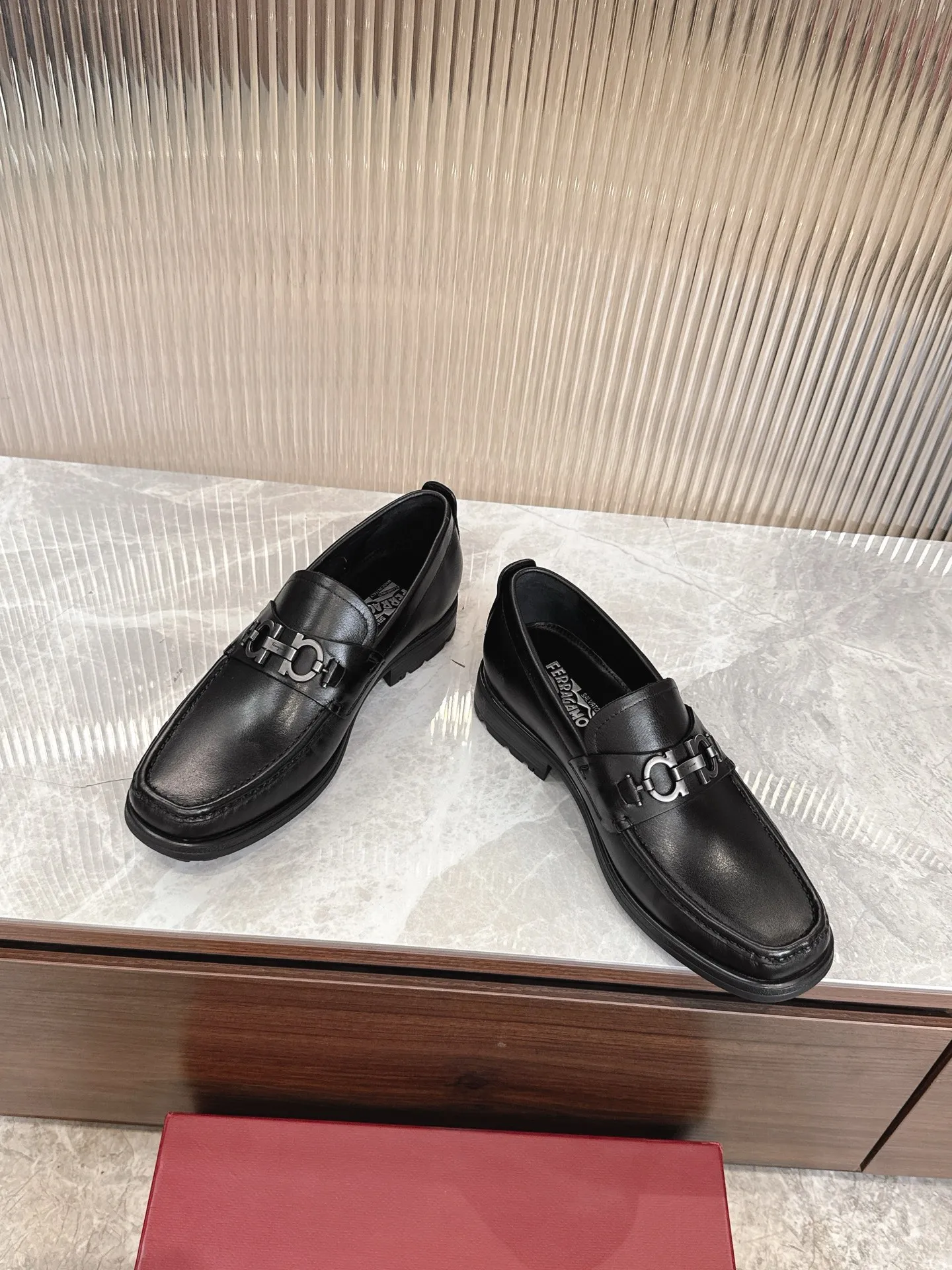 [Ferragam] Top P: 960💰 Size: 39-44 (38. 45.46 can be customized) Ferragamo men's boutique loafers, top quality, imported cowhide upper, water-dyed cowhide lining, original outsole.